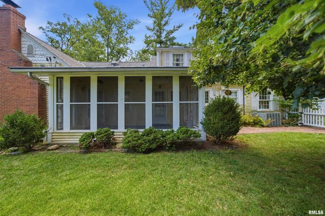 315 W STONEGATE Road, Peoria, IL 61614