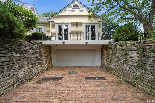 315 W STONEGATE Road, Peoria, IL 61614