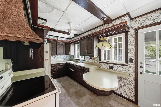 315 W STONEGATE Road, Peoria, IL 61614