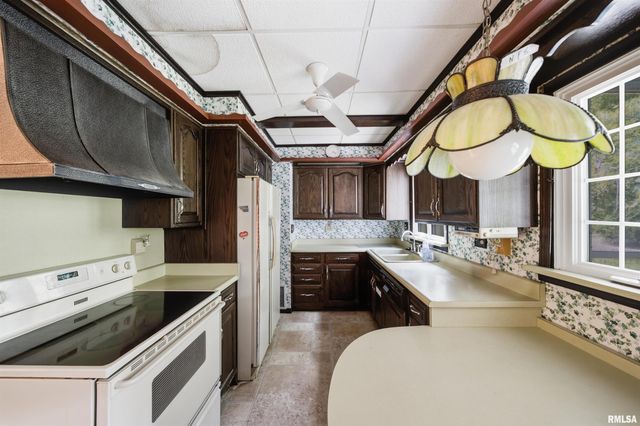 315 W STONEGATE Road, Peoria, IL 61614