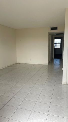 4022 Hythe B, Boca Raton, FL 33434