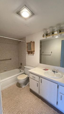 4022 Hythe B, Boca Raton, FL 33434