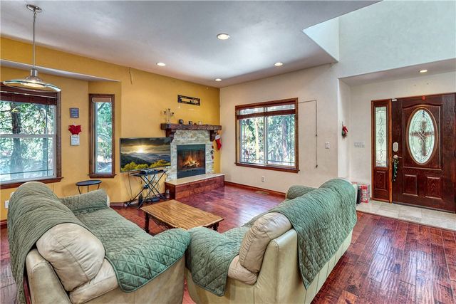319 Triangle Nook Road, Cedarpines Park, CA 92322