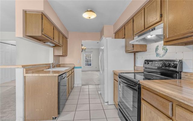 2092 Grey Fox LN, Virginia Beach, VA 23456