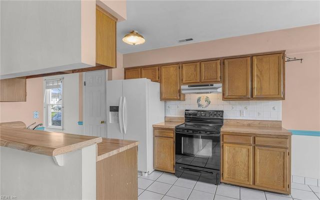 2092 Grey Fox LN, Virginia Beach, VA 23456