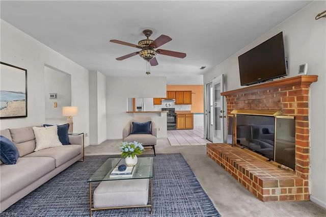 2092 Grey Fox LN, Virginia Beach, VA 23456