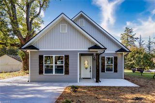 320 Skyview Drive, Winston-salem, NC 27127
