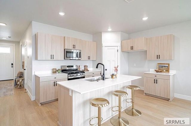 6425 Ender Ln, Idaho Falls, ID 83401