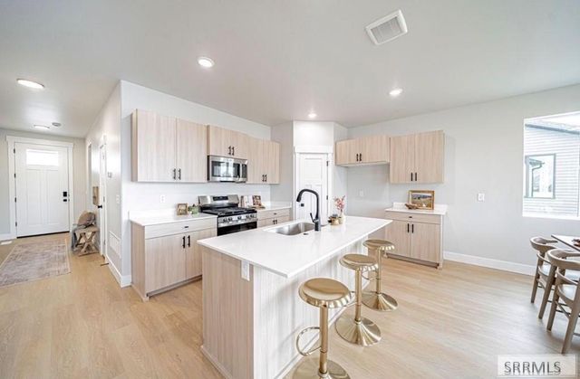 6425 Ender Ln, Idaho Falls, ID 83401