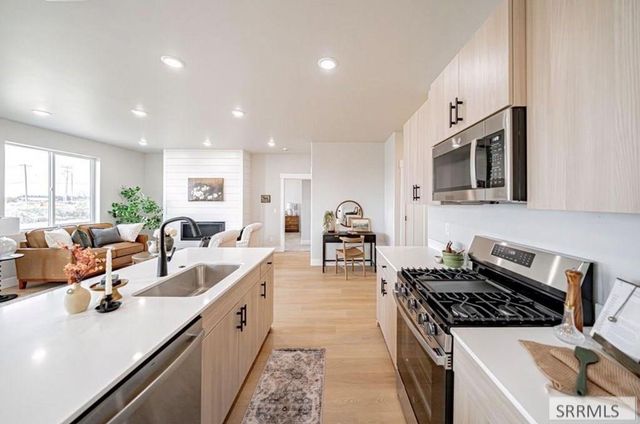 6425 Ender Ln, Idaho Falls, ID 83401