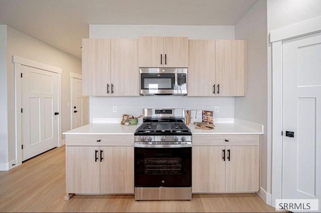 6425 Ender Ln, Idaho Falls, ID 83401