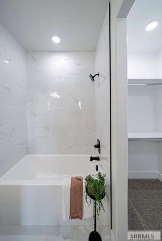 6425 Ender Ln, Idaho Falls, ID 83401