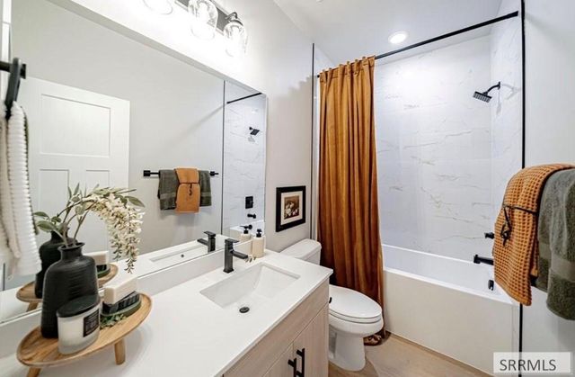 6425 Ender Ln, Idaho Falls, ID 83401