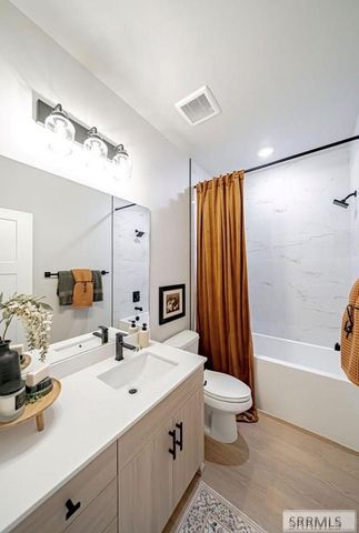 6425 Ender Ln, Idaho Falls, ID 83401