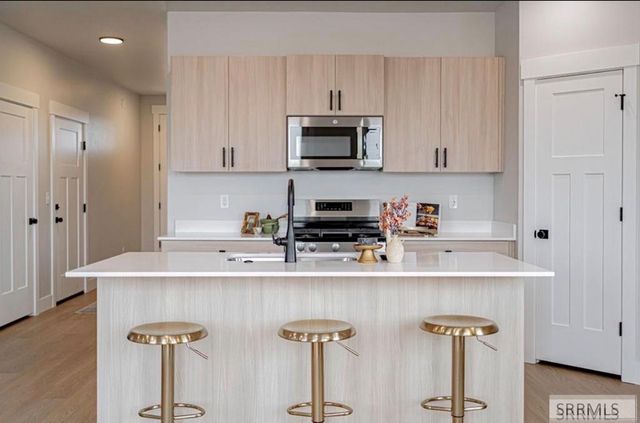 6425 Ender Ln, Idaho Falls, ID 83401