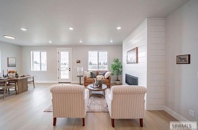 6425 Ender Ln, Idaho Falls, ID 83401