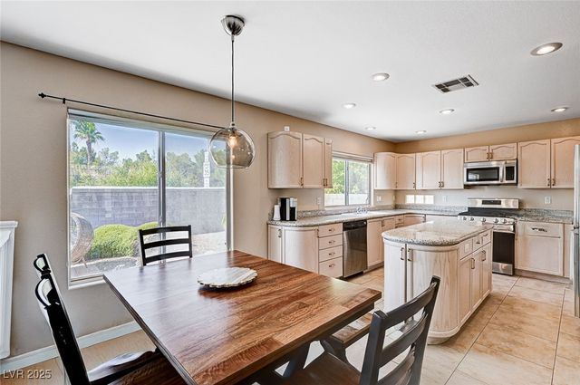 7813 Falconwing Avenue, Las Vegas, NV 89131