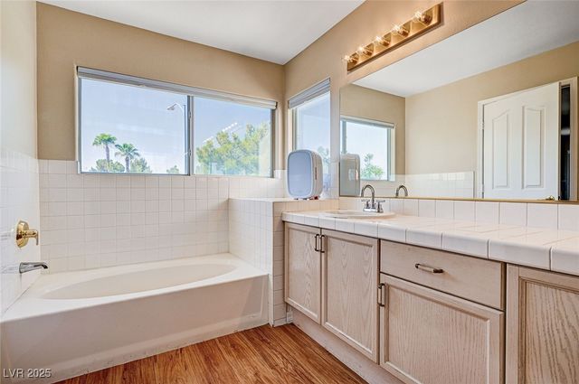 7813 Falconwing Avenue, Las Vegas, NV 89131