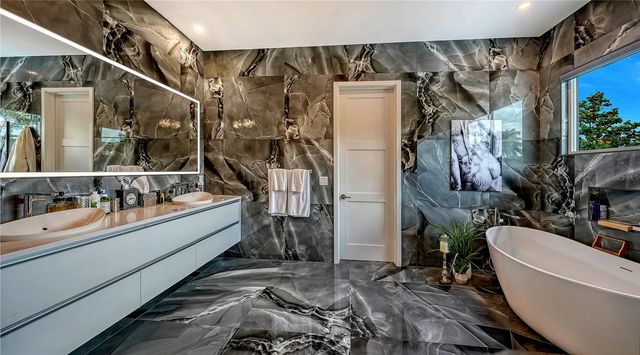 7689 COVE TERRACE, Sarasota, FL 34231