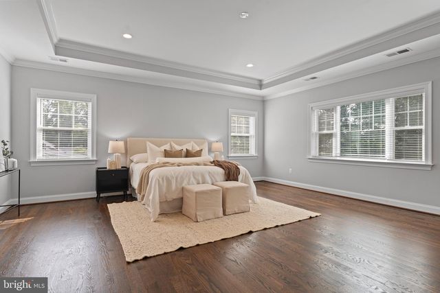 7606 LEONARD DR, Falls Church, VA 22043