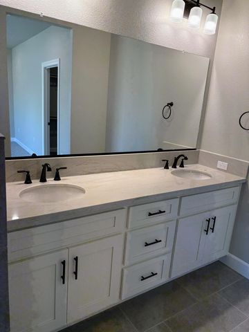 929 Norman Rd, Galt, CA 95632