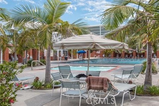 18 Via Castilla C, Laguna Woods, CA 92637