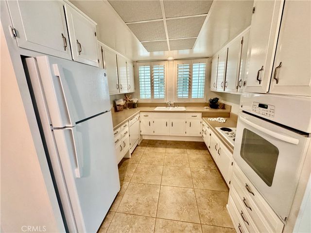 18 Via Castilla C, Laguna Woods, CA 92637