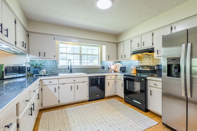 353 Delta Dr., Hattiesburg, MS 39402