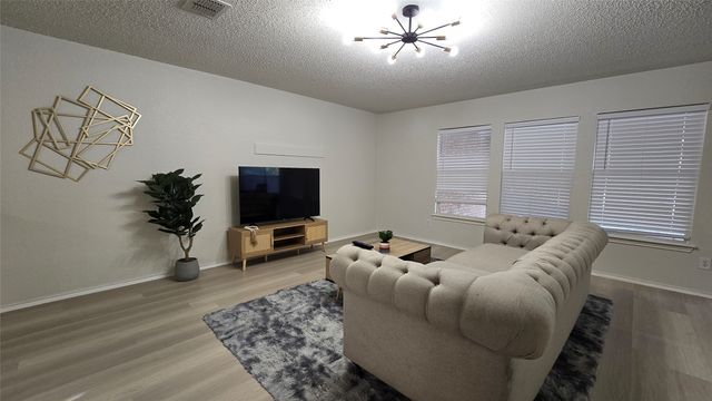 5256 Chessie Circle, Haltom City, TX 76137