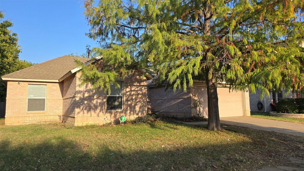 5256 Chessie Circle, Haltom City, TX 76137