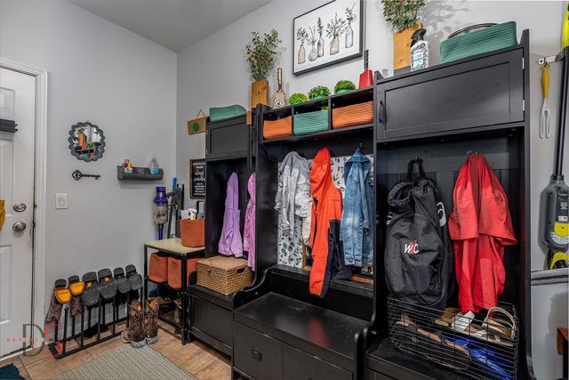 597 Redhorse Court, Yorkville, IL 60560