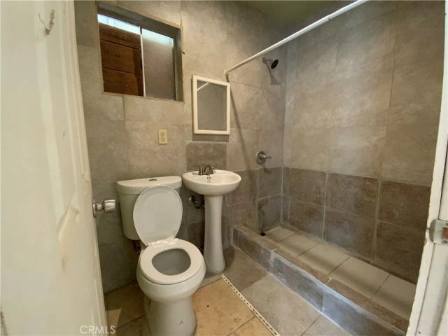 6350 Myrtle Avenue, Long Beach, CA 90805