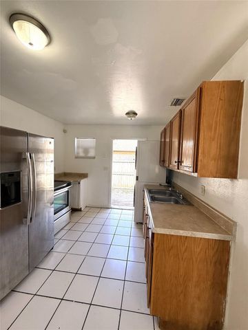 2721 Avenue D4, Riviera Beach, FL 33404