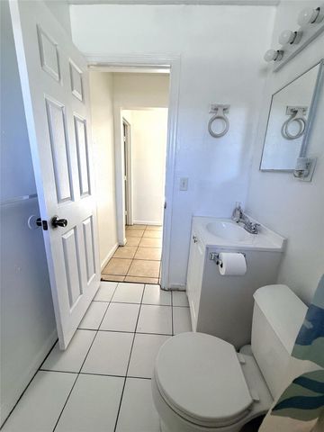 2721 Avenue D4, Riviera Beach, FL 33404