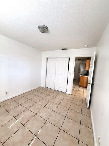 2721 Avenue D4, Riviera Beach, FL 33404