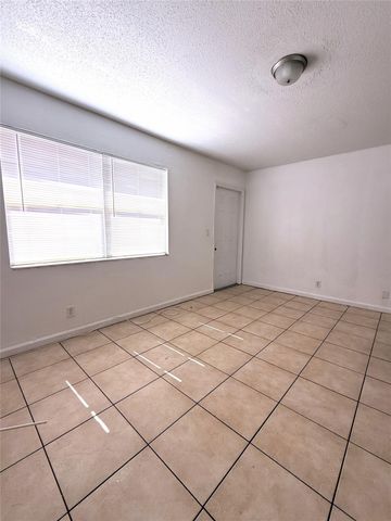 2721 Avenue D4, Riviera Beach, FL 33404