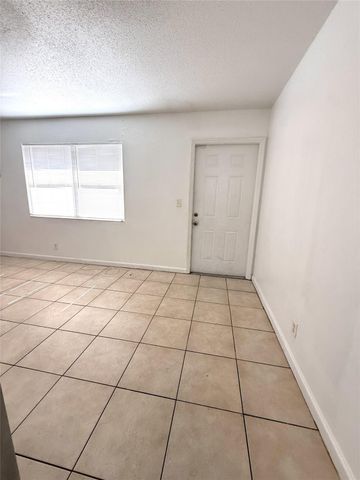 2721 Avenue D4, Riviera Beach, FL 33404