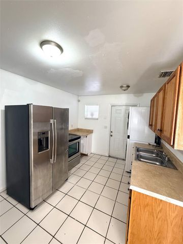 2721 Avenue D4, Riviera Beach, FL 33404