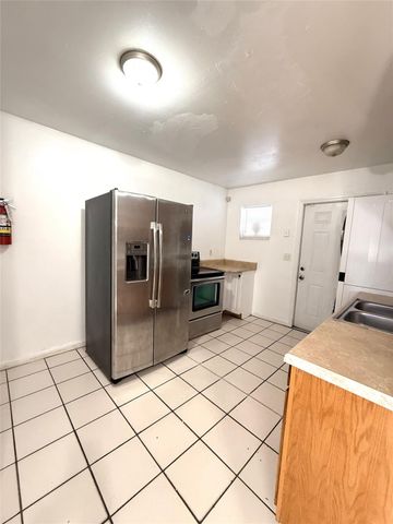 2721 Avenue D4, Riviera Beach, FL 33404