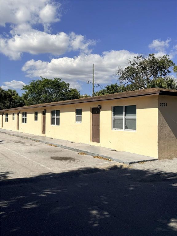 2721 Avenue D4, Riviera Beach, FL 33404