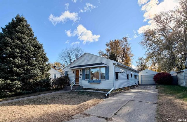 1043 14TH Avenue S, Clinton, IA 52732