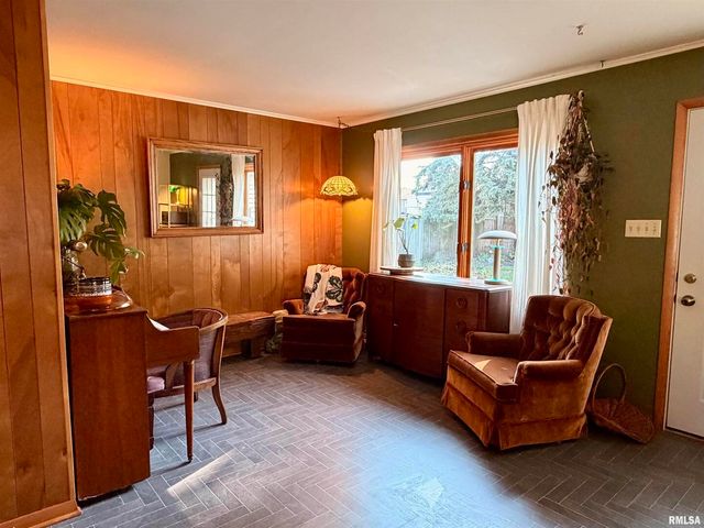 1043 14TH Avenue S, Clinton, IA 52732