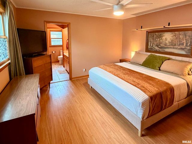 1043 14TH Avenue S, Clinton, IA 52732