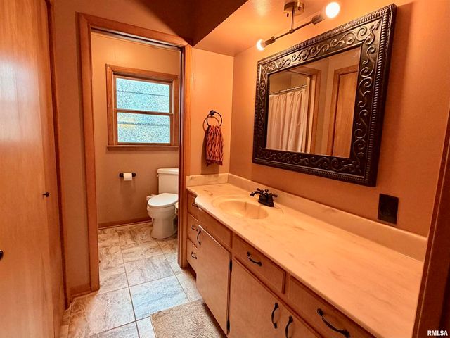 1043 14TH Avenue S, Clinton, IA 52732