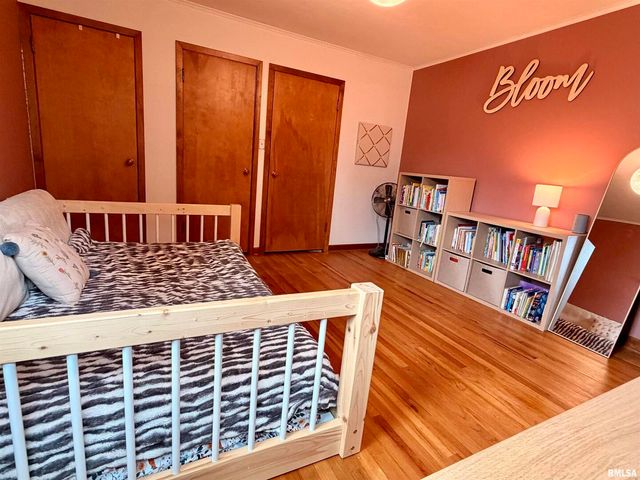 1043 14TH Avenue S, Clinton, IA 52732