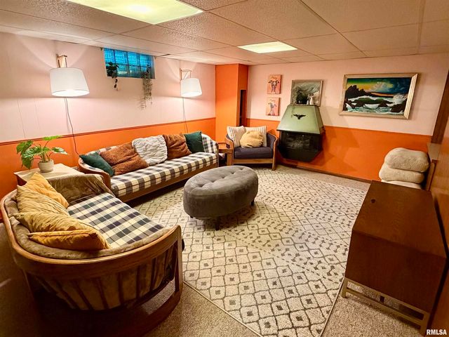 1043 14TH Avenue S, Clinton, IA 52732