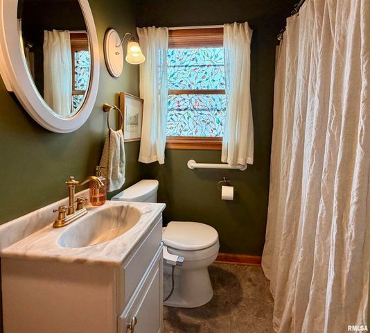 1043 14TH Avenue S, Clinton, IA 52732