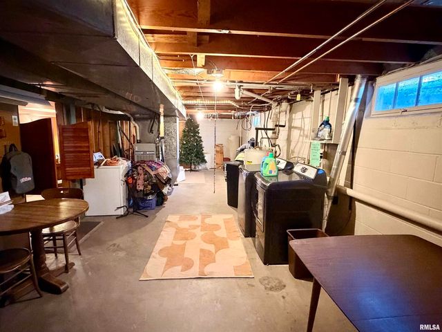 1043 14TH Avenue S, Clinton, IA 52732