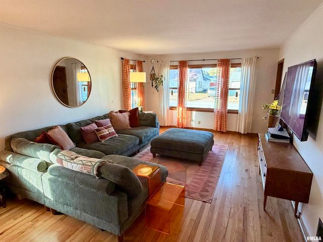 1043 14TH Avenue S, Clinton, IA 52732