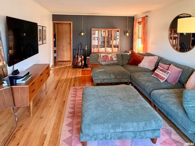 1043 14TH Avenue S, Clinton, IA 52732